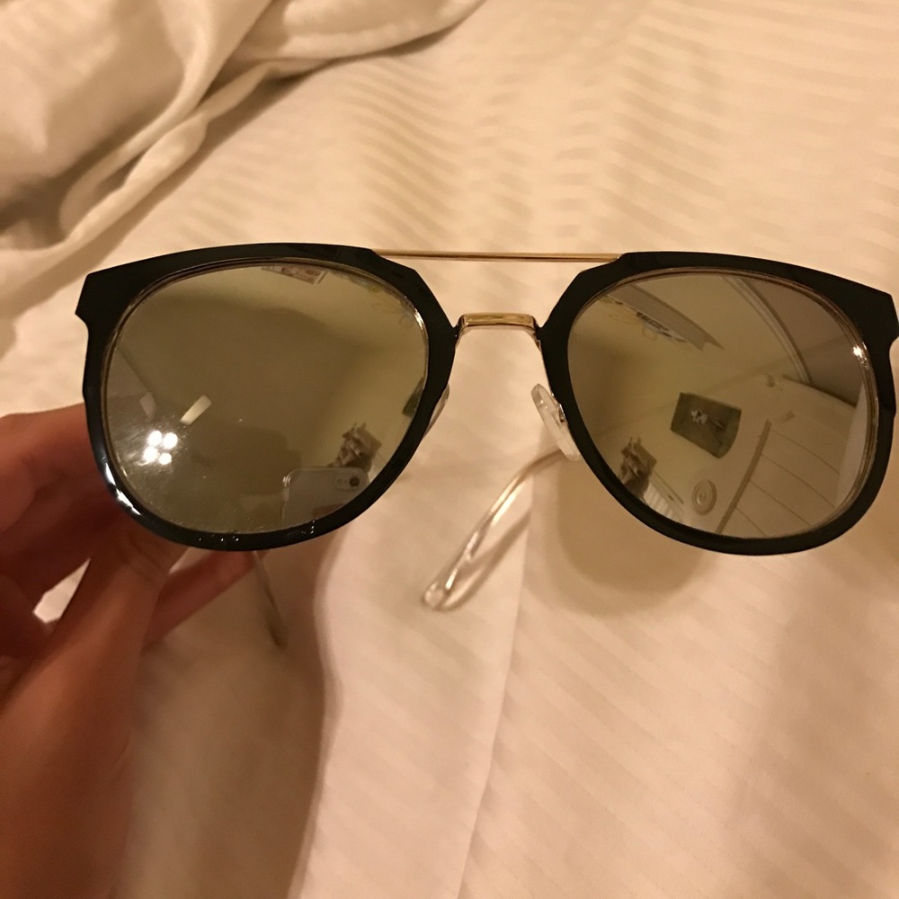 Mirrored sunglasses