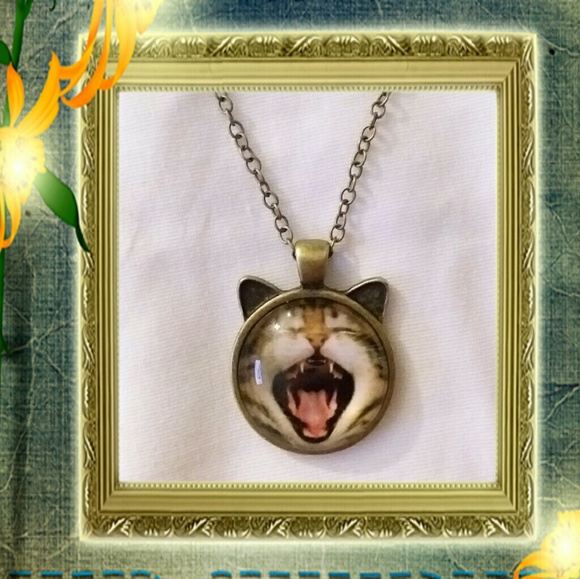 Jewelry - Cat, mouth wide open, glass cabochon necklace