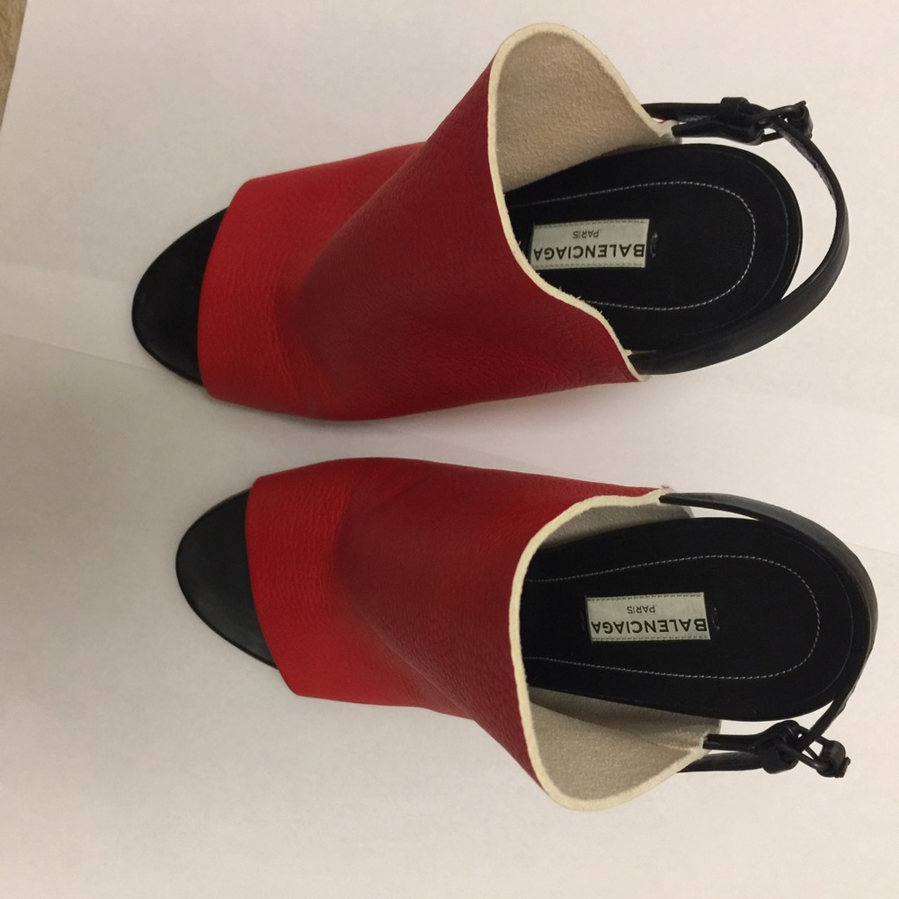 Balenciaga Glove Red Heels. - Picture 2 of 8