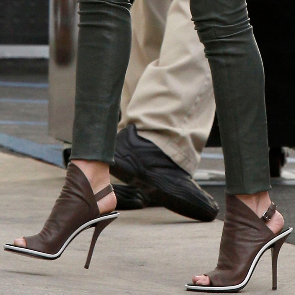 Balenciaga Glove Red Heels. - Picture 7 of 8