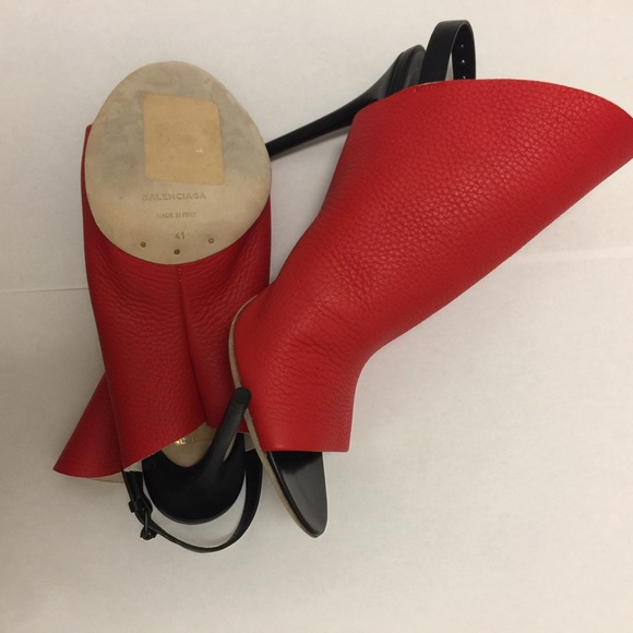 Balenciaga Glove Red Heels. - Picture 5 of 8