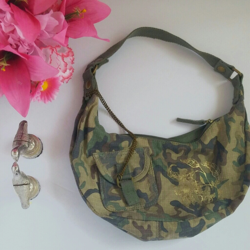 Free with 3+ Bundle Camo Small Purse