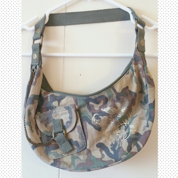 Free with 3+ Bundle Camo Small Purse - Picture 2 of 6