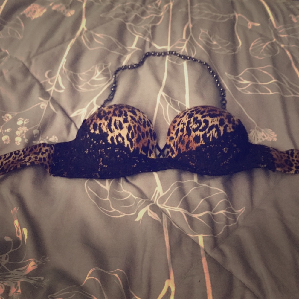 Victoria Secret Strapless Push-up Bra Add 2 cups❤️