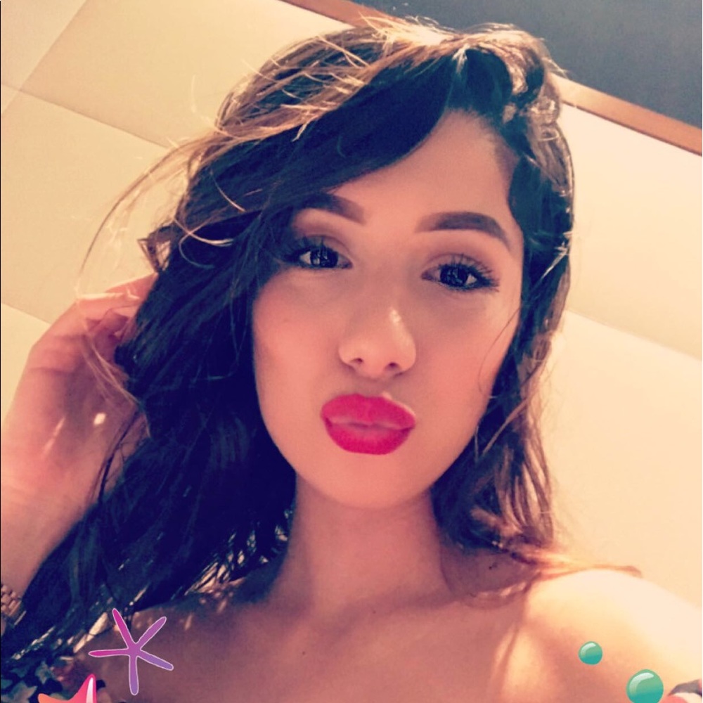 Meet your Posher, Julissa