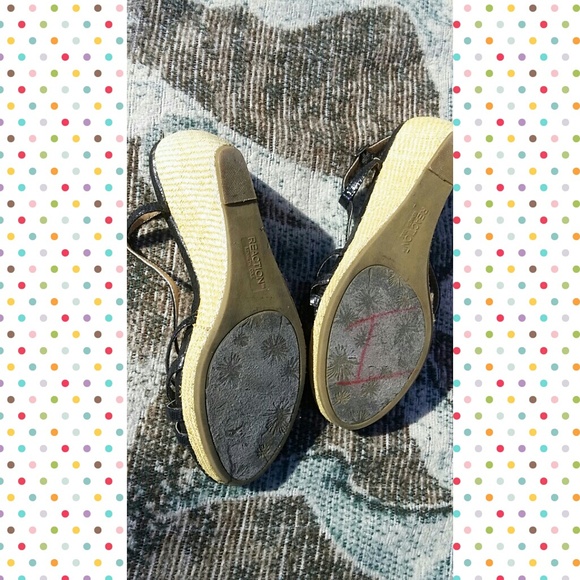 Kenneth Cole Black and Wicker Wedges - Picture 6 of 7