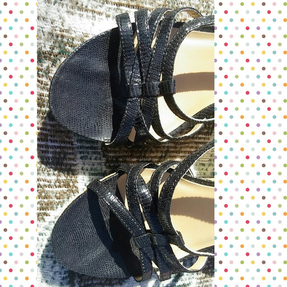 Kenneth Cole Black and Wicker Wedges - Picture 3 of 7