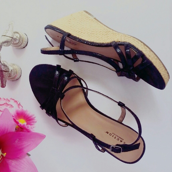 Kenneth Cole Black and Wicker Wedges - Picture 2 of 7