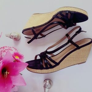 Kenneth Cole Black and Wicker Wedges