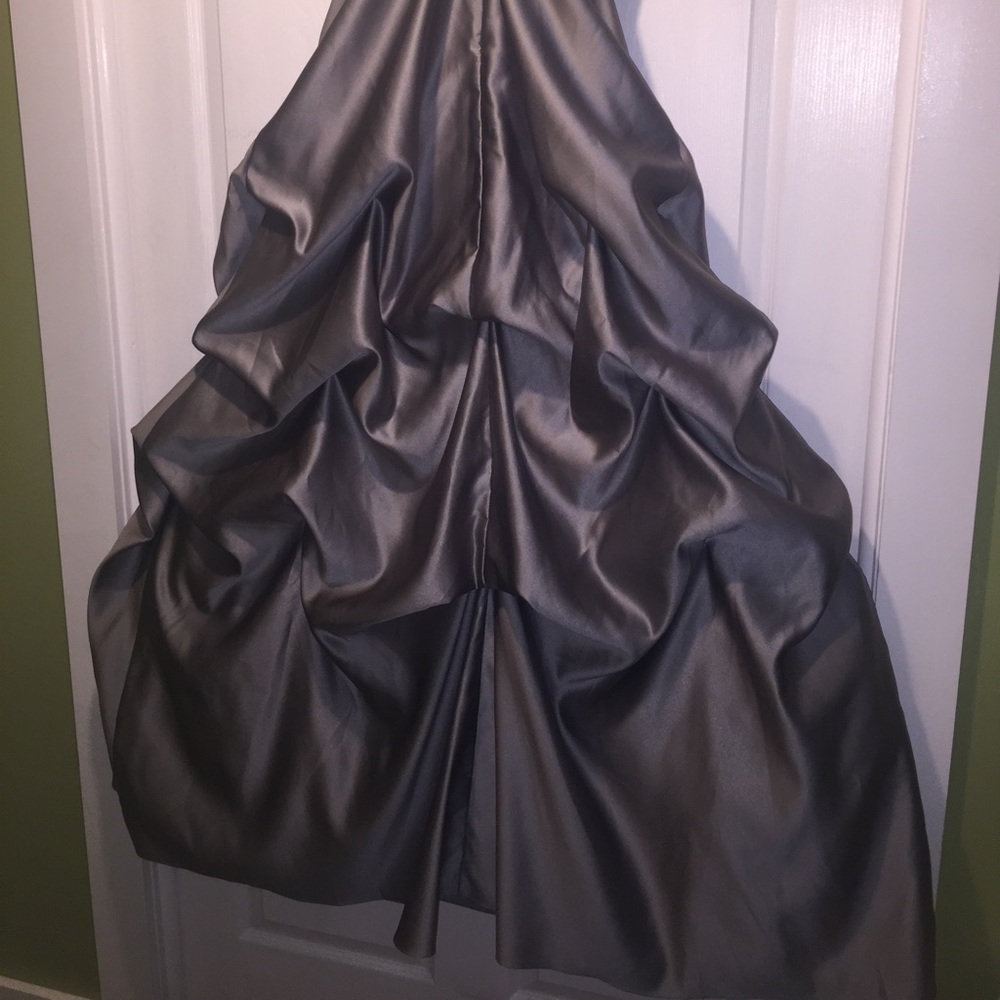 Formal dress - Picture 2 of 4