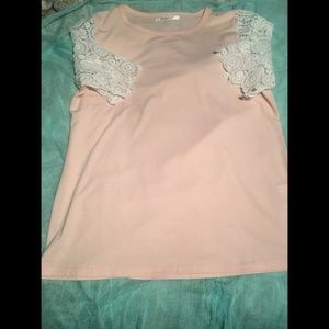 Light pink t with knotted sleeves