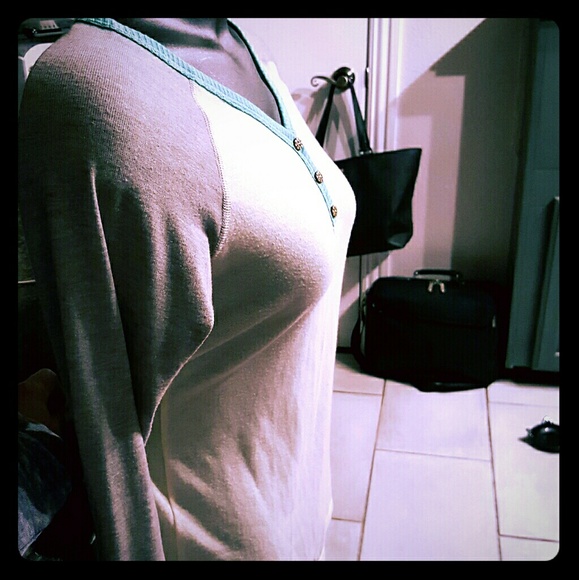 Women's knit block colored blouse. - Picture 2 of 5