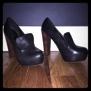 Matiko Black Leather Wooden Heel Pumps / Size 7.5