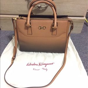 SOLD🚫‼️‼️ Salvatore Ferragamo Saffiano Ombre Tote