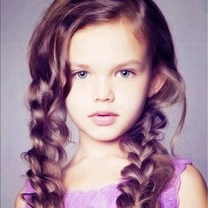 Girls: 20% off 3+ items!