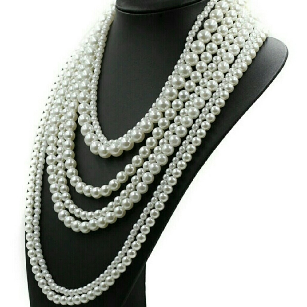 Layered pearl necklace
