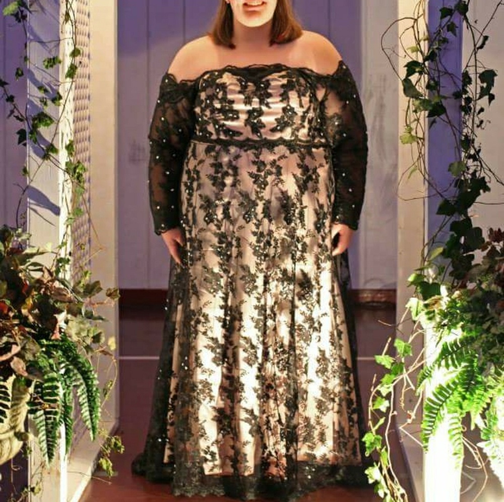 GORGEOUS Vintage Lace Ball Gown