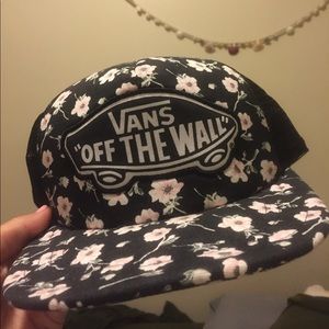 VANS off the wall flower hat 🌸