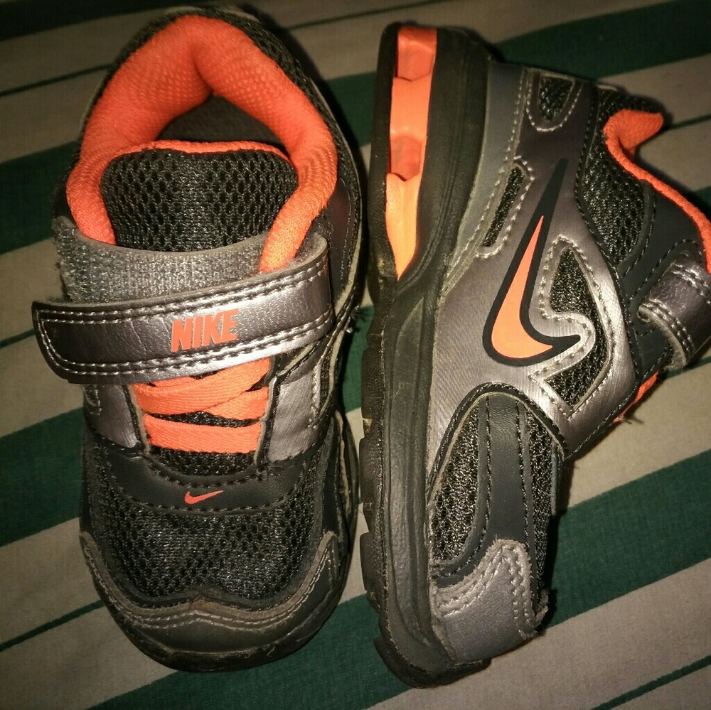 Toddler 5 nike shoes.