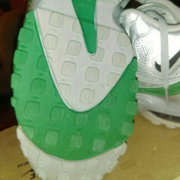 Nike - Picture 2 of 3