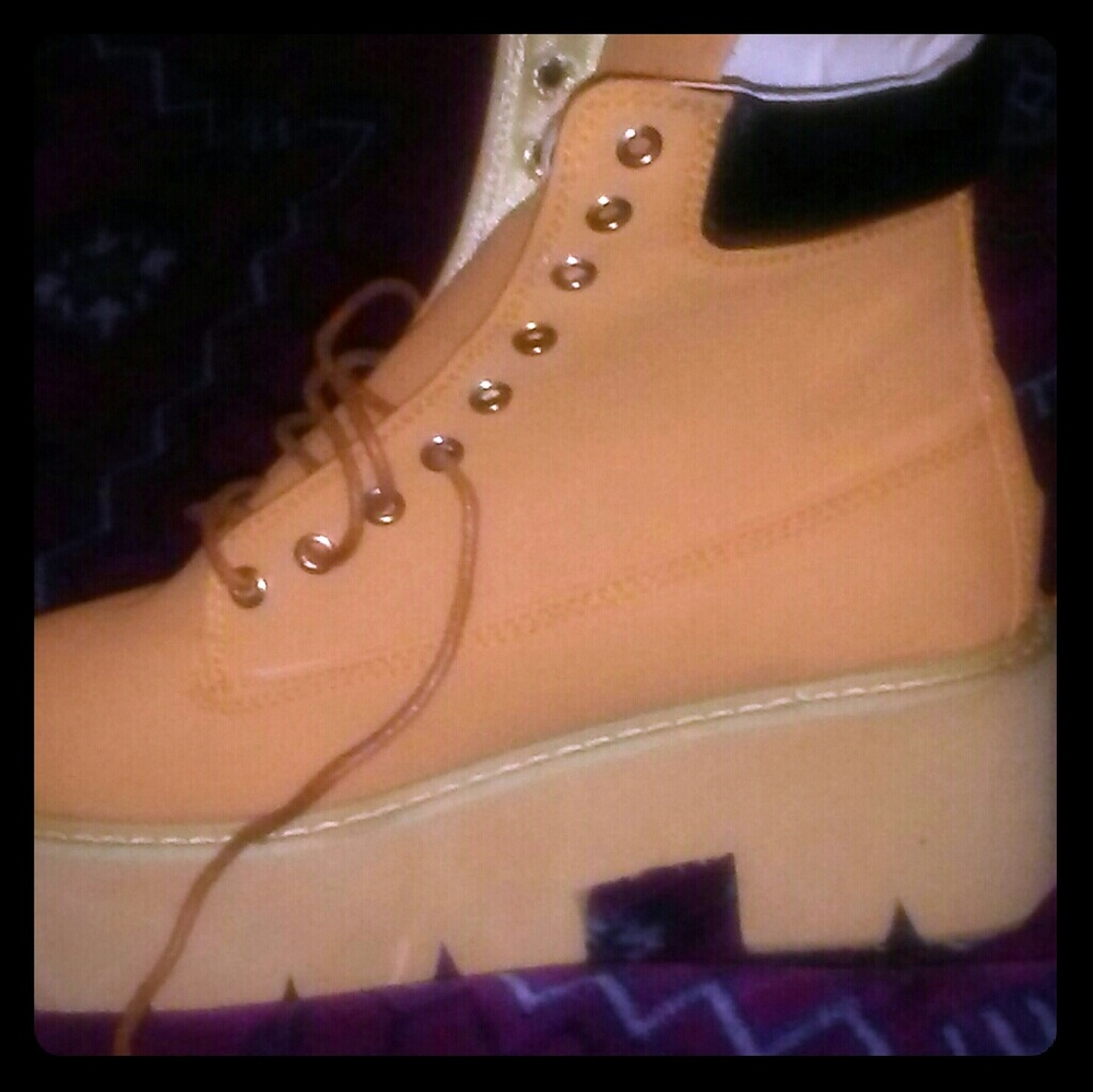 Tan ankle combat boot