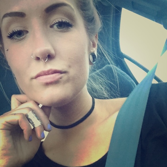 Buy my cute a$$ clothes (: - Picture 3 of 3