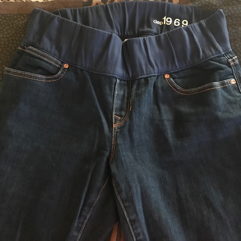 Size 8 gap maternity jeans/skinny/under belly