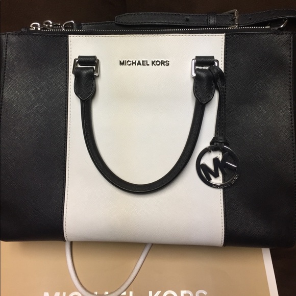 Black and white Michael kors purse - Picture 2 of 3