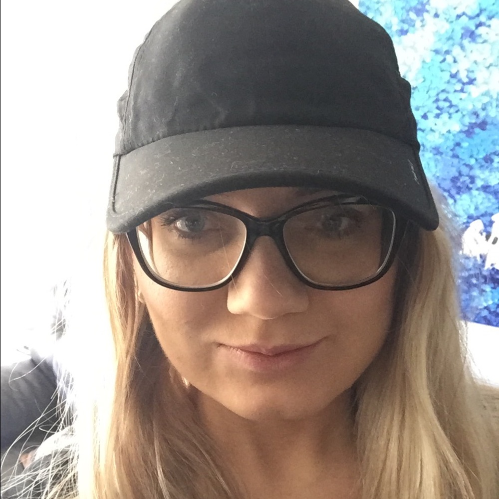 Meet your Posher, Simona