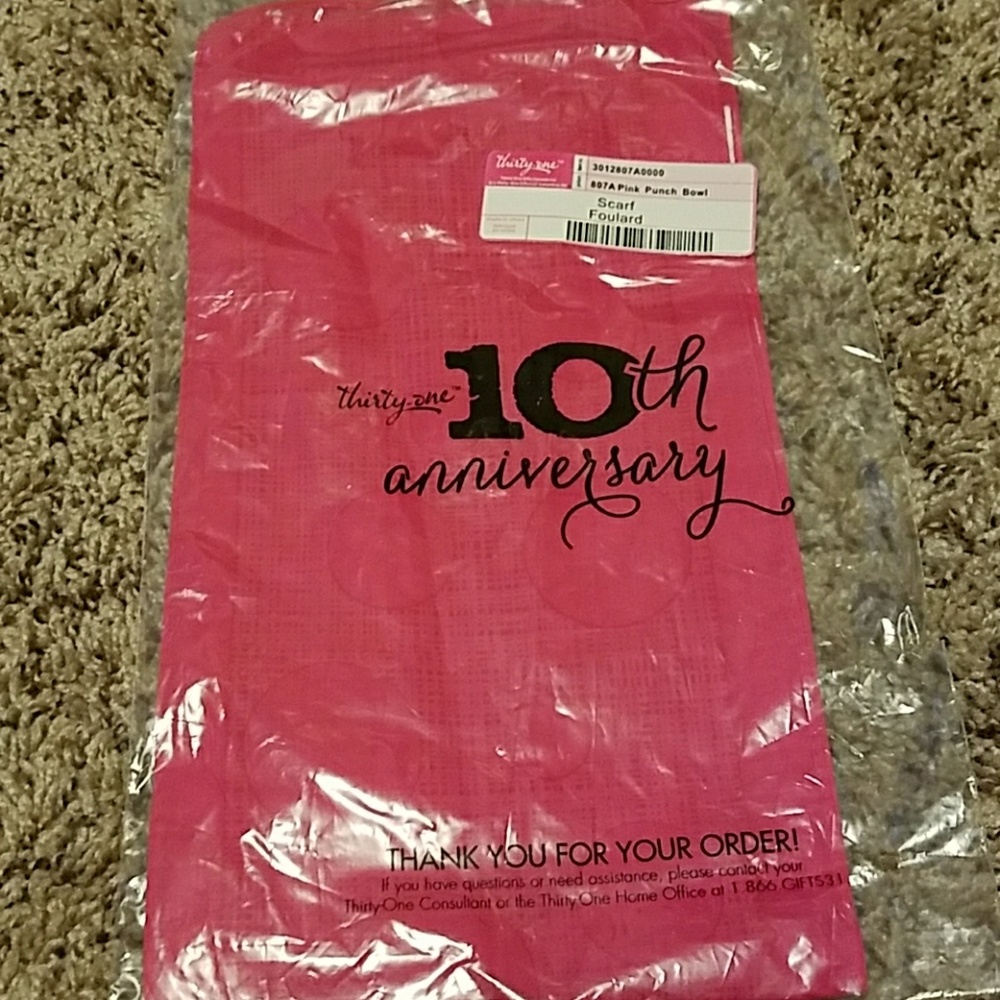 NIP Thirty-One Scarf Foulard