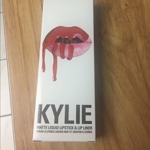 Lip kit 22 – orange color