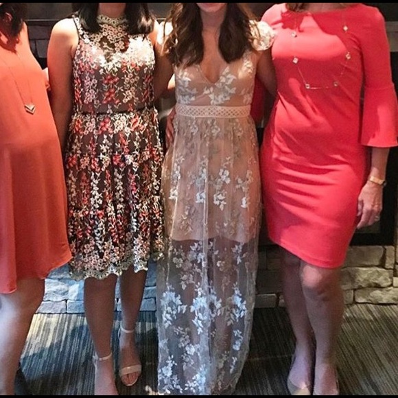 WAYF embroidered dress - Picture 3 of 4