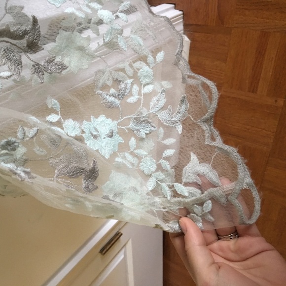 WAYF embroidered dress - Picture 4 of 4