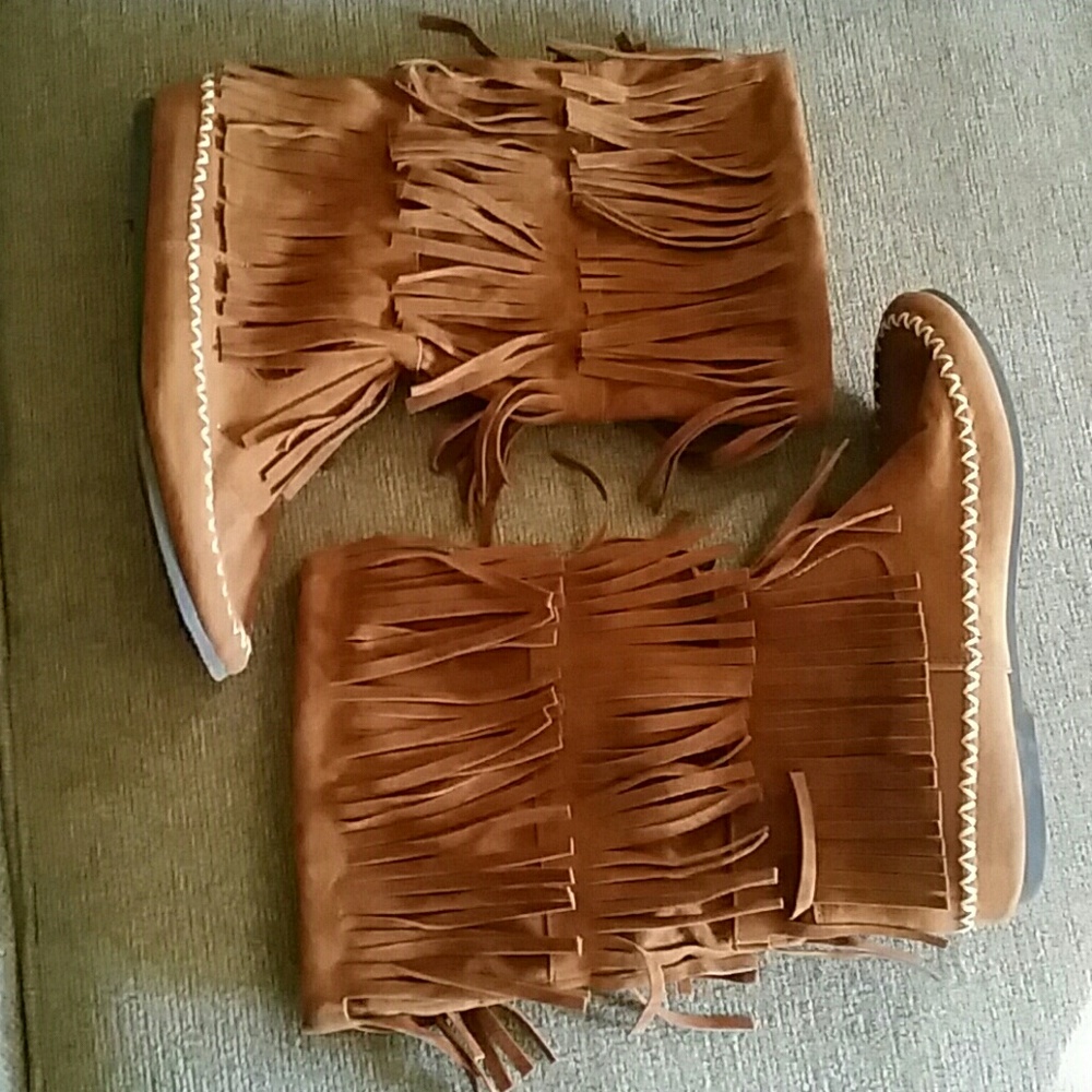 Fringe boots