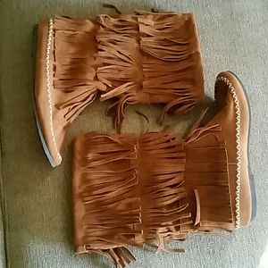 Fringe boots