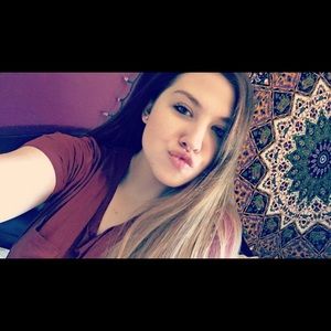 Meet your Posher, Emily