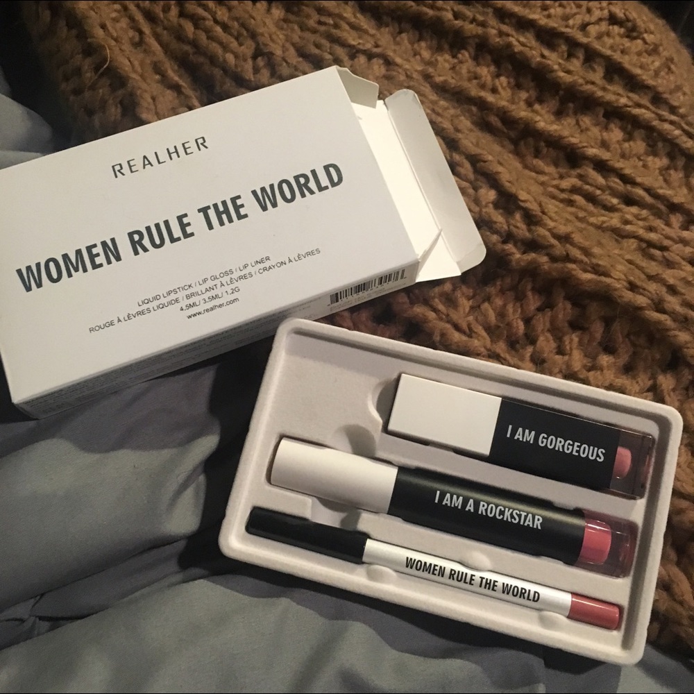 ⚡️SALE⚡️REALHER Lipkit 💋 Neutral Pink