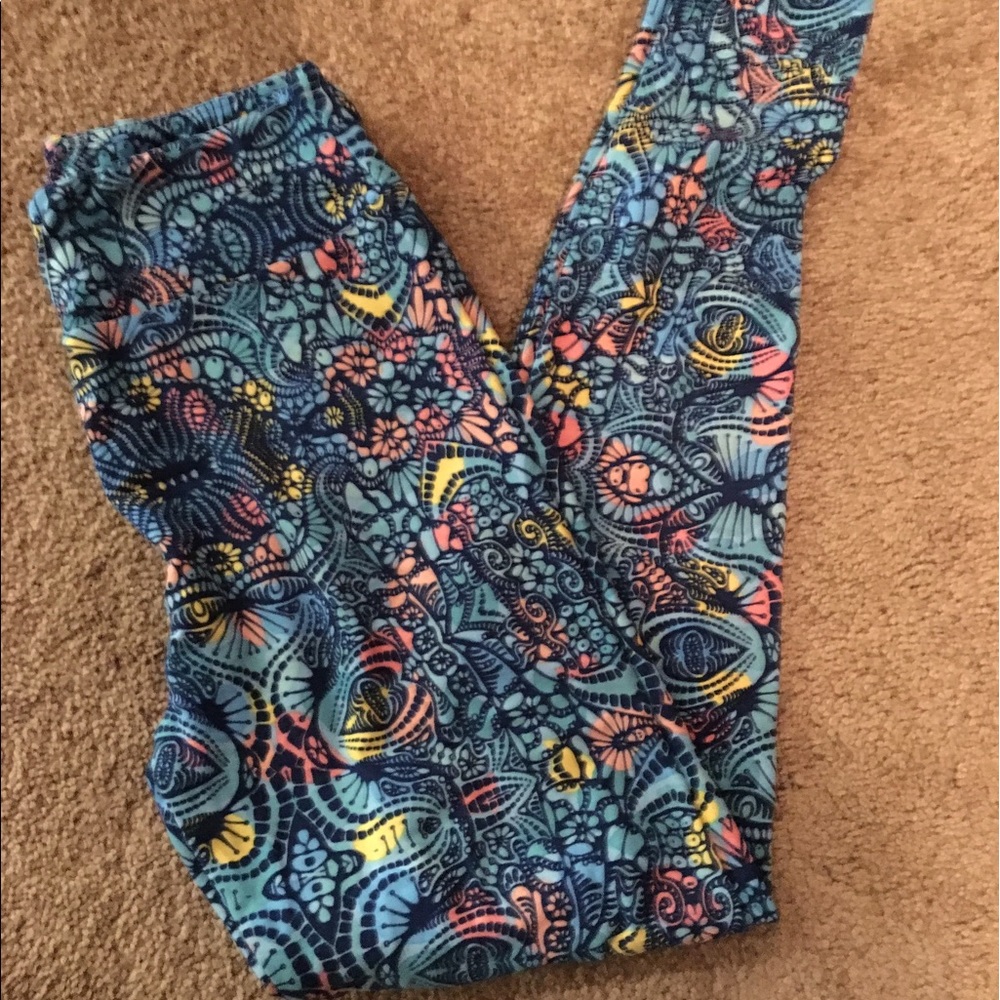 Never worn  OS Lularoe Leggings. NWOT