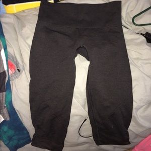 Lululeomon cropped gray pants