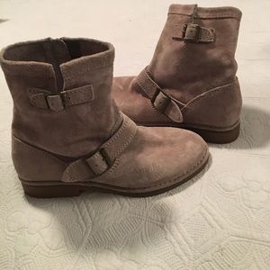 Hush Puppies short boots! Super comfy!