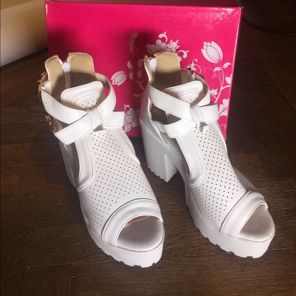 ✨Available now!✨ Platform Double Buckle Sandals - Picture 2 of 4