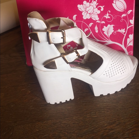 ✨Available now!✨ Platform Double Buckle Sandals - Picture 3 of 4