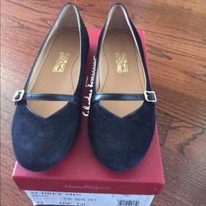 ***Classic***Girls Audrey Ferragamo Black shoes