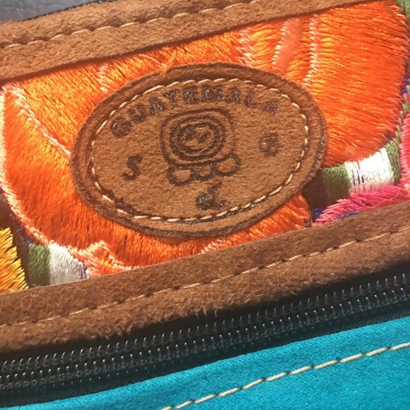 Cross Body beautifully embroidered Guatemalan bag - Picture 2 of 5