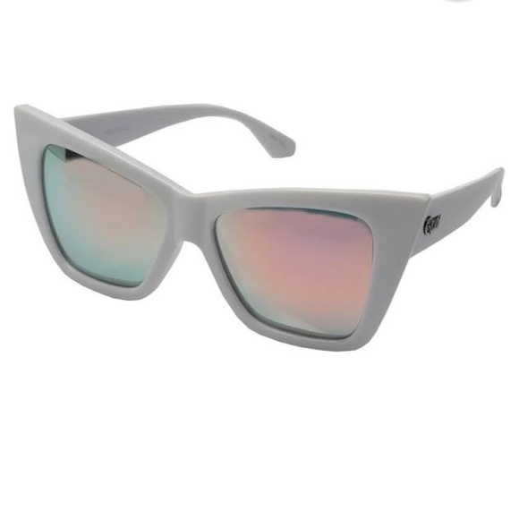 Quay Australia x Shay Vesper Sunglasses White - Picture 4 of 4