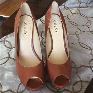Guess peep toe pumps