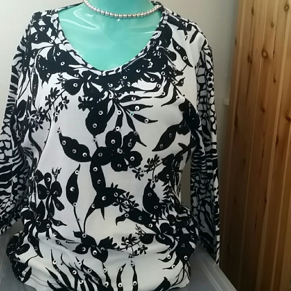 Woman's Top Small - image 1