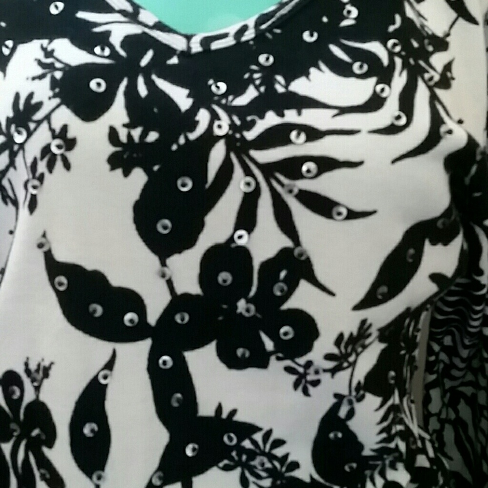 Woman's Top Small - image 2