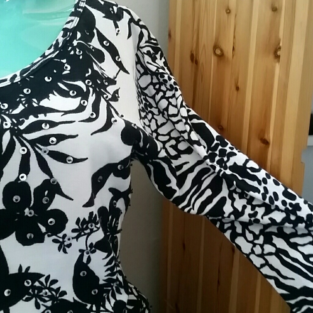 Woman's Top Small - image 3