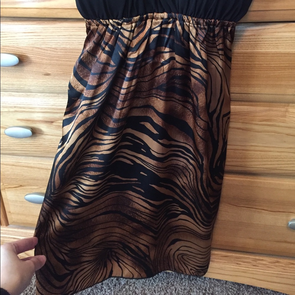 Dress - Picture 3 of 4